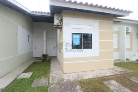 Casa de Condomínio com 2 Quartos para alugar, 66m² no Três Vendas, Pelotas