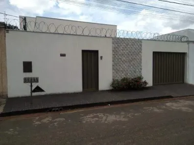 Casa com 3 Quartos à venda, 187m² no Jardim Europa, Uberlândia