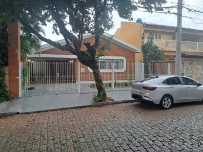 Casa com 3 Quartos para alugar, 202m² no Centro, Araraquara