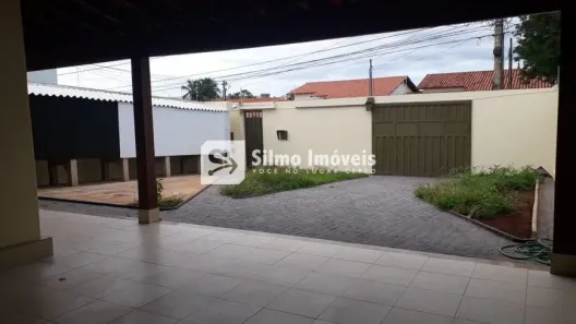 Casa com 3 Quartos para alugar, 222m² no Cidade Jardim, Uberlândia