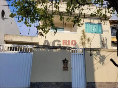Casa com 3 Quartos à venda, 168m² no Vila Valqueire, Rio de Janeiro