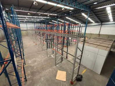 Galpão/Depósito/Armazém para alugar, 1600m² no Do Comércio, Contagem