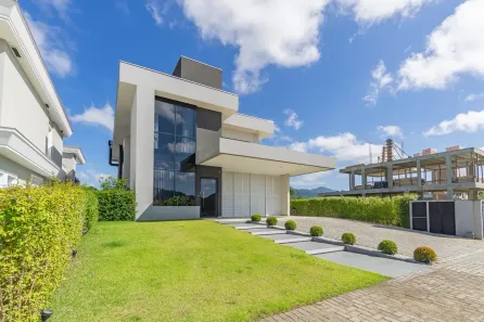 Casa de Condomínio com 4 Quartos para alugar, 620m² no Centro, Camboriú