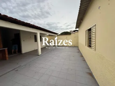 Casa com 2 Quartos à venda, 180m² no Segismundo Pereira, Uberlândia