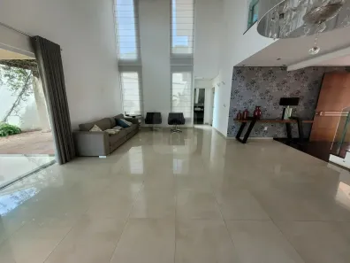 Casa com 4 Quartos para alugar, 669m² no Jardim Karaíba, Uberlândia