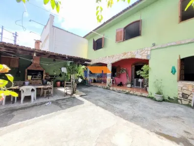 Casa com 3 Quartos à venda, 300m² no Santa Efigênia, Belo Horizonte