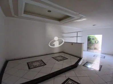 Casa com 3 Quartos para alugar, 150m² no Mansões Aeroporto, Uberlândia