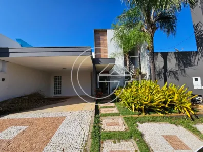 Casa com 3 Quartos para alugar, 10m² no Centro, Marília