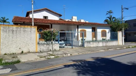 Casa com 3 Quartos para alugar, 154m² no Centro, Pindamonhangaba