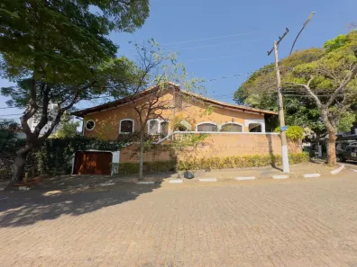 Sobrado com 4 Quartos à venda, 327m² no Vila Anhangüera, Valinhos