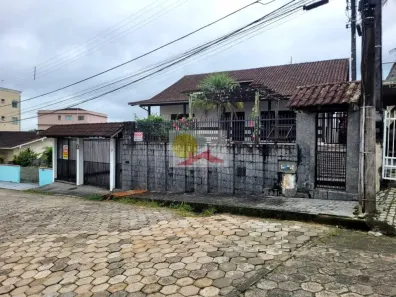 Casa com 4 Quartos à venda, 250m² no Floresta, Joinville