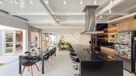 Casa de Condomínio com 4 Quartos à venda, 207m² no São Braz, Curitiba