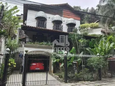 Casa de Condomínio com 4 Quartos à venda, 244m² no Charitas, Niterói