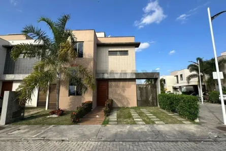 Casa de Condomínio com 4 Quartos para alugar, 84m² no Registro, Feira de Santana