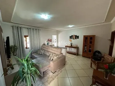 Casa com 4 Quartos à venda, 246m² no Vila Nasser, Campo Grande