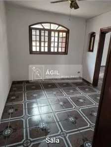 Casa com 3 Quartos para alugar, 200m² no Vila Martinez, Jacareí