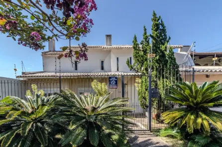 Casa com 3 Quartos à venda, 350m² no Três Figueiras, Porto Alegre
