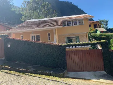 Casa com 3 Quartos à venda, 300m² no Retiro, Petrópolis