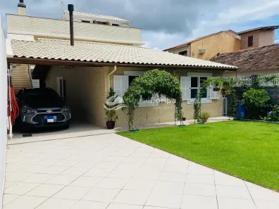 Casa com 3 Quartos à venda, 300m² no Pântano do Sul, Florianópolis
