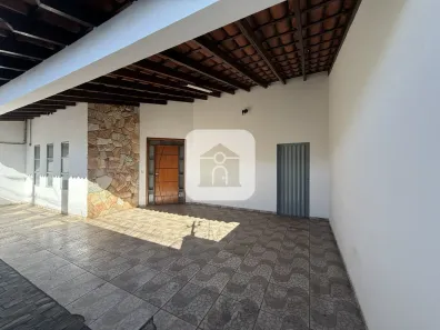 Casa com 3 Quartos para alugar, 180m² no Jardim Patrícia, Uberlândia