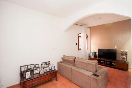 Casa com 2 Quartos à venda, 100m² no Feijão Miúdo, Contagem