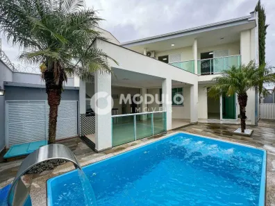 Casa com 5 Quartos para alugar, 340m² no Jardim Karaíba, Uberlândia
