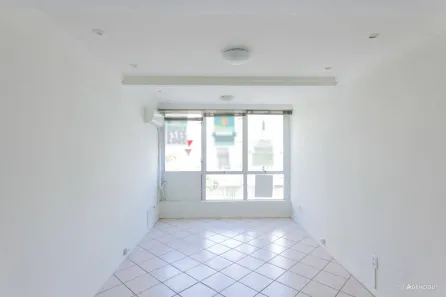Sala Comercial à venda, 35m² no Bom Fim, Porto Alegre