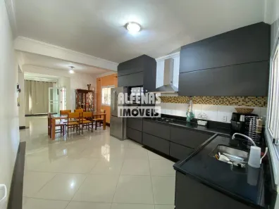 Casa com 4 Quartos à venda, 400m² no Sapucaias III, Contagem