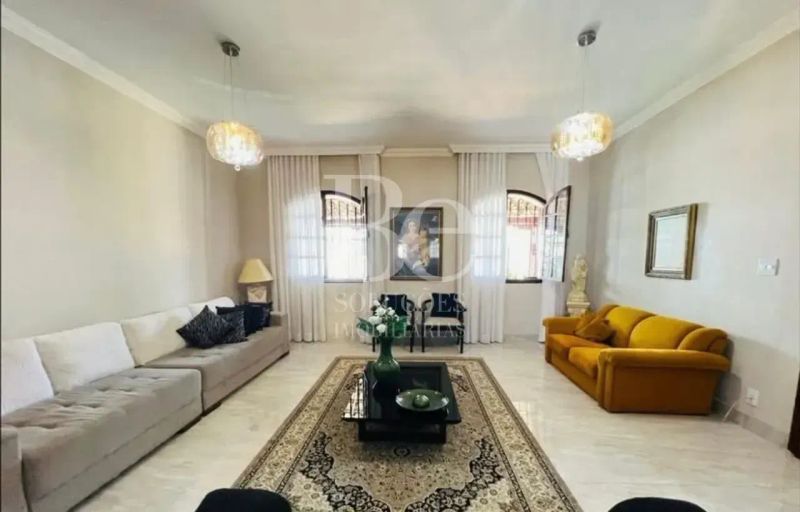 Casa com 3 quartos — Santa Amélia, Belo Horizonte