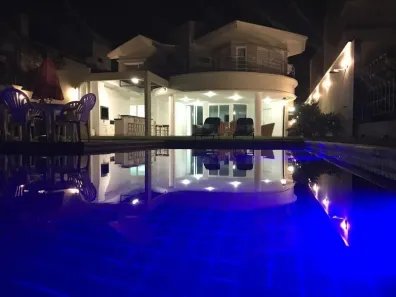 Sobrado com 4 Quartos à venda, 300m² no Praia do Estaleirinho, Balneário Camboriú