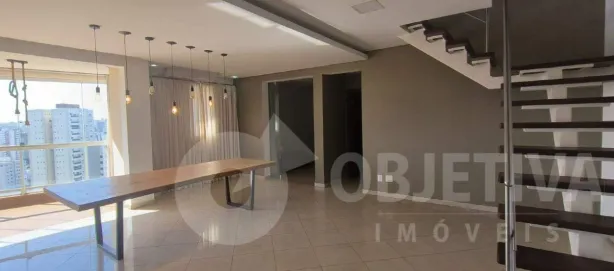 Apartamento com 4 Quartos para alugar, 245m² no Centro, Uberlândia