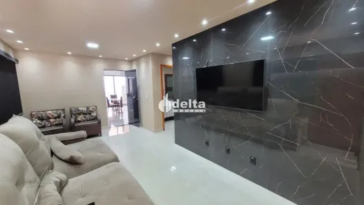 Casa com 2 Quartos à venda, 200m² no Jardim Europa, Uberlândia