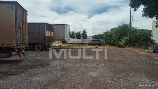 Casa com 1 Quarto à venda, 600m² no Distrito Industrial, Uberlândia