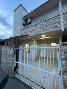Sobrado com 2 Quartos para alugar, 120m² no São João, Itajaí