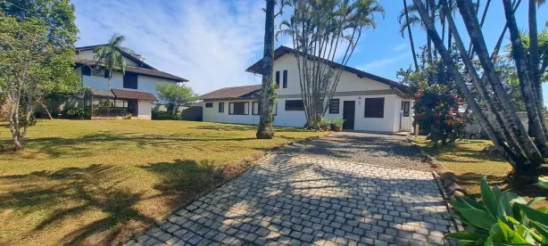 Casa com 4 Quartos à venda, 352m² no Saguaçu, Joinville