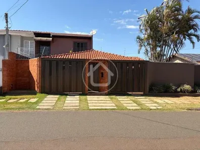 Sobrado com 3 Quartos à venda, 342m² no Vila Carlota, Campo Grande