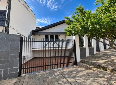 Casa com 3 Quartos para alugar, 250m² no Banzato, Marília