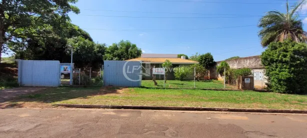 Casa com 3 Quartos para alugar, 174m² no Vila Albuquerque, Campo Grande