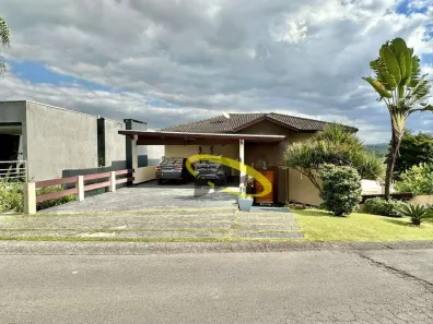 Casa de Condomínio com 3 Quartos à venda, 330m² no Pousada dos Bandeirantes, Carapicuíba