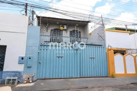 Casa com 3 Quartos para alugar, 203m² no Centro-Sul, Cuiabá