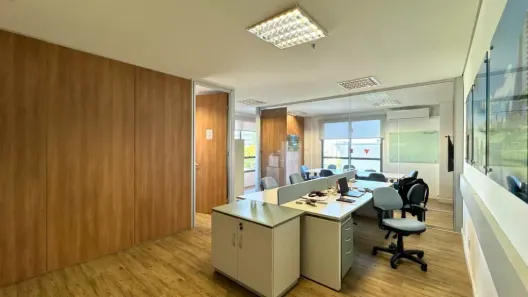 Sala Comercial à venda, 58m² no Três Figueiras, Porto Alegre