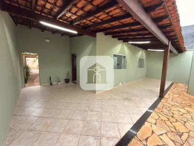 Casa com 3 Quartos para alugar, 114m² no Segismundo Pereira, Uberlândia