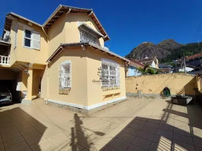 Casa com 4 Quartos à venda, 340m² no Cascatinha, Petrópolis