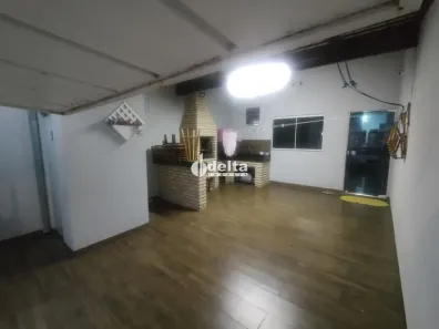 Casa com 2 Quartos à venda, 63m² no Jardim Brasília, Uberlândia