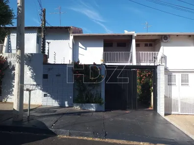 Casa com 3 Quartos à venda, 133m² no Jardim Celiamar, Araraquara