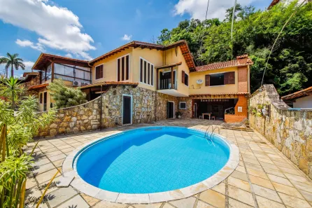 Casa com 3 Quartos à venda, 424m² no Vale do Ipê, Juiz de Fora