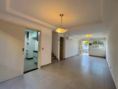 Sobrado com 3 Quartos para alugar, 200m² no Vista Alegre, Curitiba