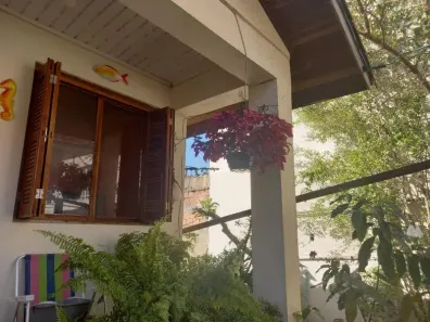 Casa com 2 Quartos à venda, 345m² no Passo da Areia, Porto Alegre