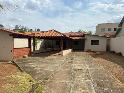 Casa com 5 Quartos à venda, 360m² no Setor Santa Rita, Goiânia