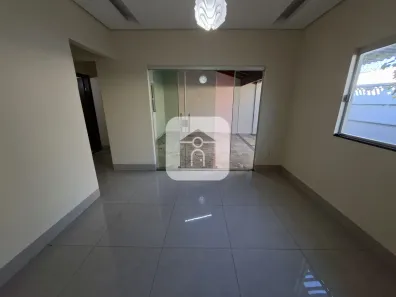 Casa com 3 Quartos para alugar, 165m² no Maria Rezende, Uberlândia